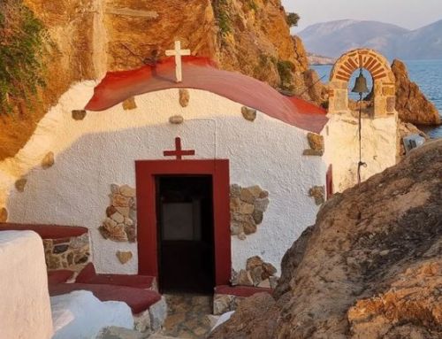 Παναγιά Καβουράδενα – Λέρος: Η ιστορία της εικόνας και το εκκλησάκι μέσα στα βράχια