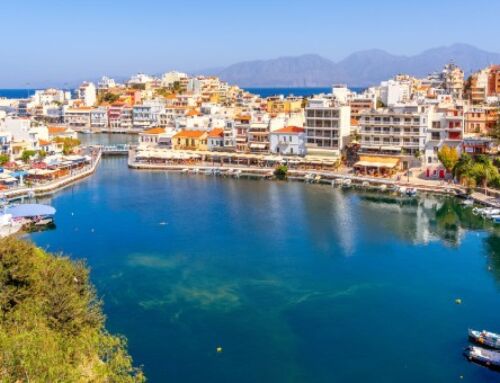 Άγιος Νικόλαος: Το γραφικό νησί της Κρήτης