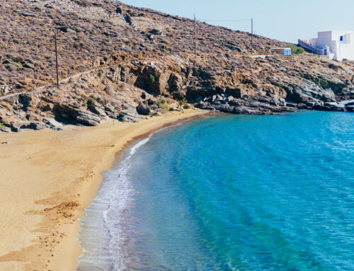 Όρμος Υστερνίων: Η παραλία με τα κρυστάλλινα νερά στην Τήνο!